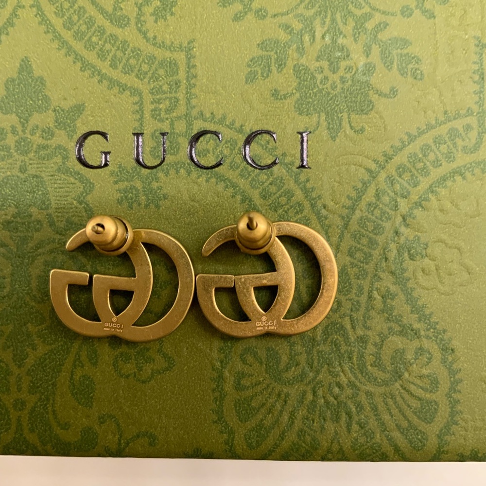 Gucci signature logo stud earrings - Picture 3 of 5